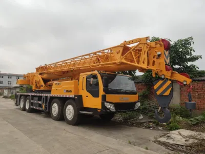 O guindaste de caminhão usado Qy70K usou máquinas de construção pesada de marca chinesa Derrick 70t